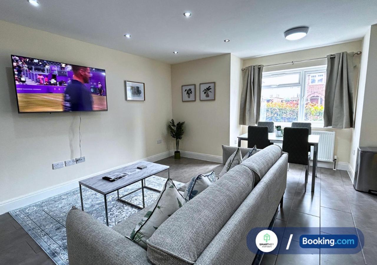 Modern 2 Bed 2 Bath Apartment Free Parking Watford  Exterior photo