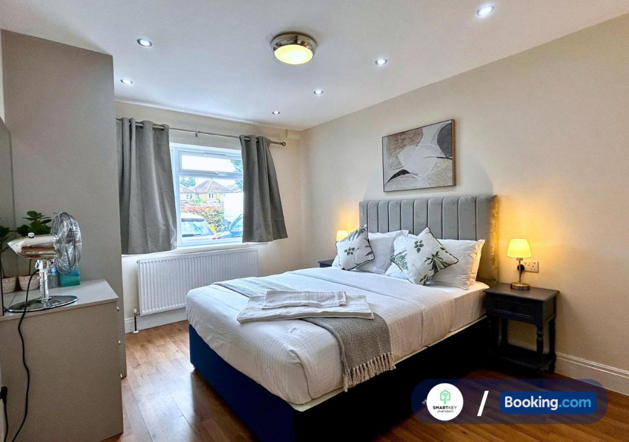 Modern 2 Bed 2 Bath Apartment Free Parking Watford  Exterior photo