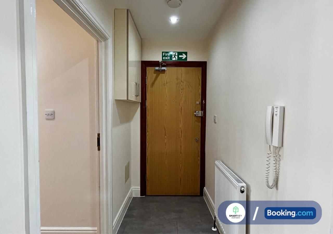 Modern 2 Bed 2 Bath Apartment Free Parking Watford  Exterior photo